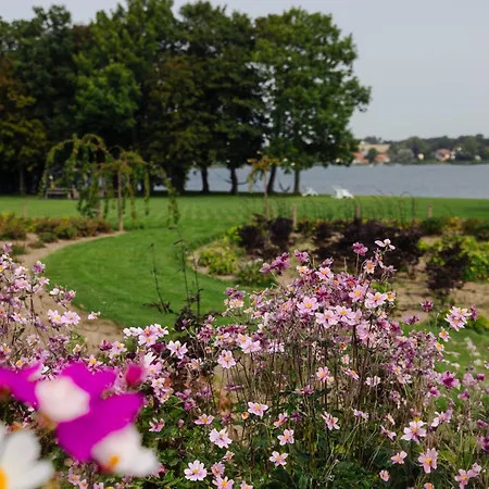 Hotell Gl. Avernaes Sinatur & Konference 3*