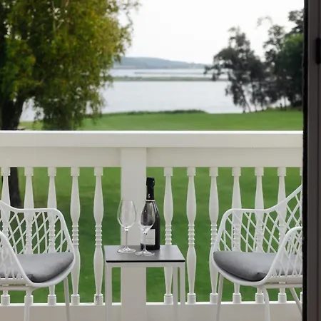 Gl. Avernaes Sinatur & Konference Hotel 3*