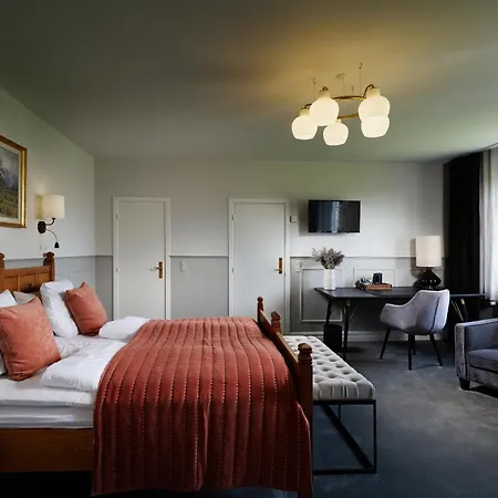 Gl. Avernaes Sinatur & Konference 3* Ebberup