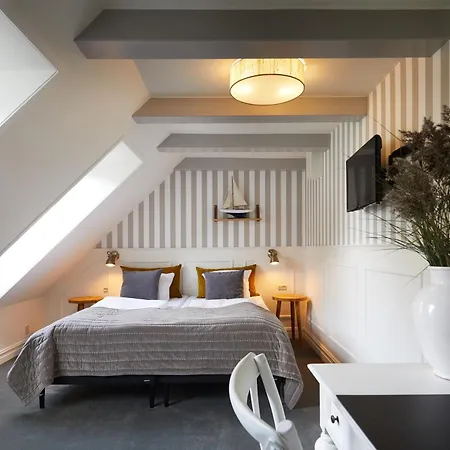 Gl. Avernaes Sinatur & Konference 3* Ebberup