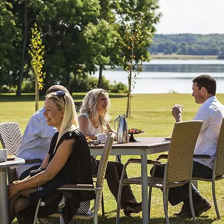 Gl. Avernaes Sinatur & Konference Hotel 3*