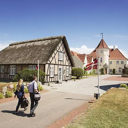 Gl. Avernaes Sinatur & Konference 3* Ebberup