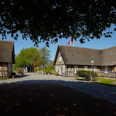 Gl. Avernaes Sinatur & Konference