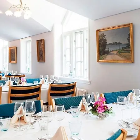 Gl. Avernaes Sinatur & Konference 3* Ebberup