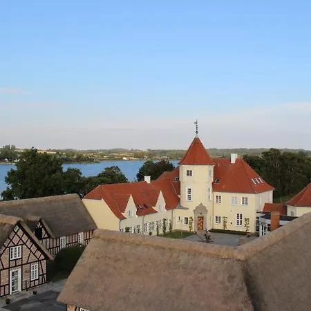 Gl. Avernaes Sinatur & Konference 3* Ebberup