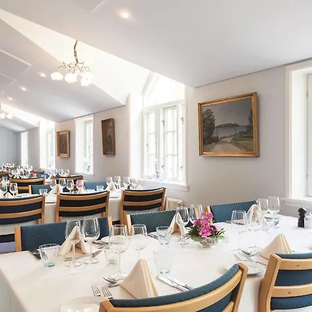 Gl. Avernaes Sinatur & Konference 3* Ebberup