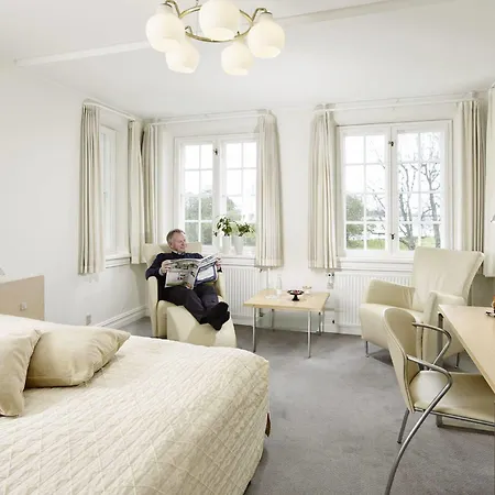 Gl. Avernaes Sinatur & Konference Hotell 3*