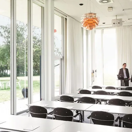 Gl. Avernaes Sinatur & Konference Hotel