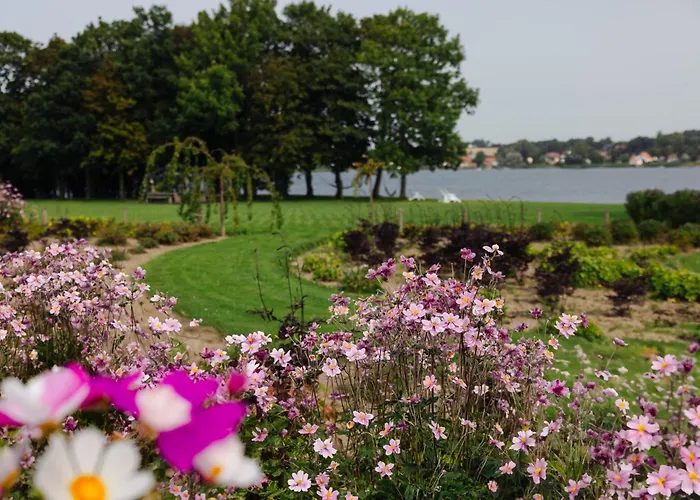 Hotel Gl. Avernaes Sinatur & Konference 3*