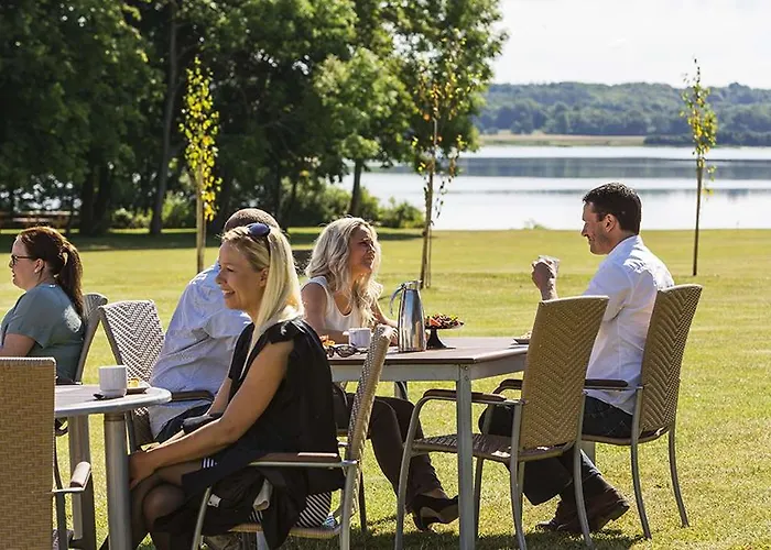 Gl. Avernaes Sinatur & Konference Hotel 3*