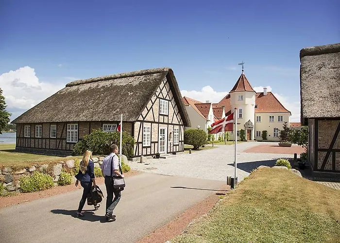 Gl. Avernaes Sinatur & Konference 3* Ebberup