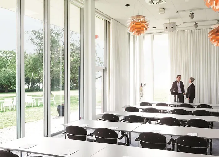 Gl. Avernaes Sinatur & Konference Hotel